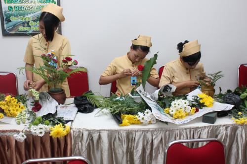 Wiru Jarik dan Merangkai Bunga 22 April 2015